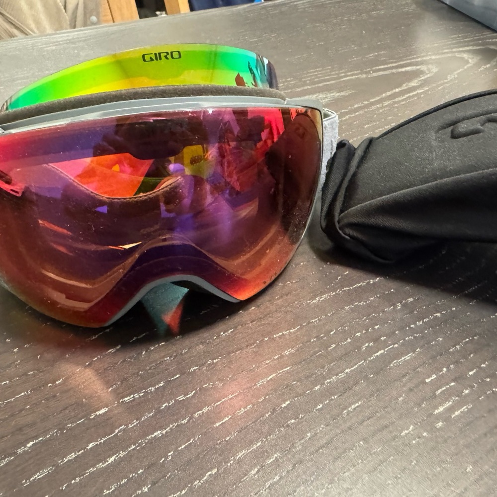 Giro ski snowboard goggles vivid optics by zeiss
